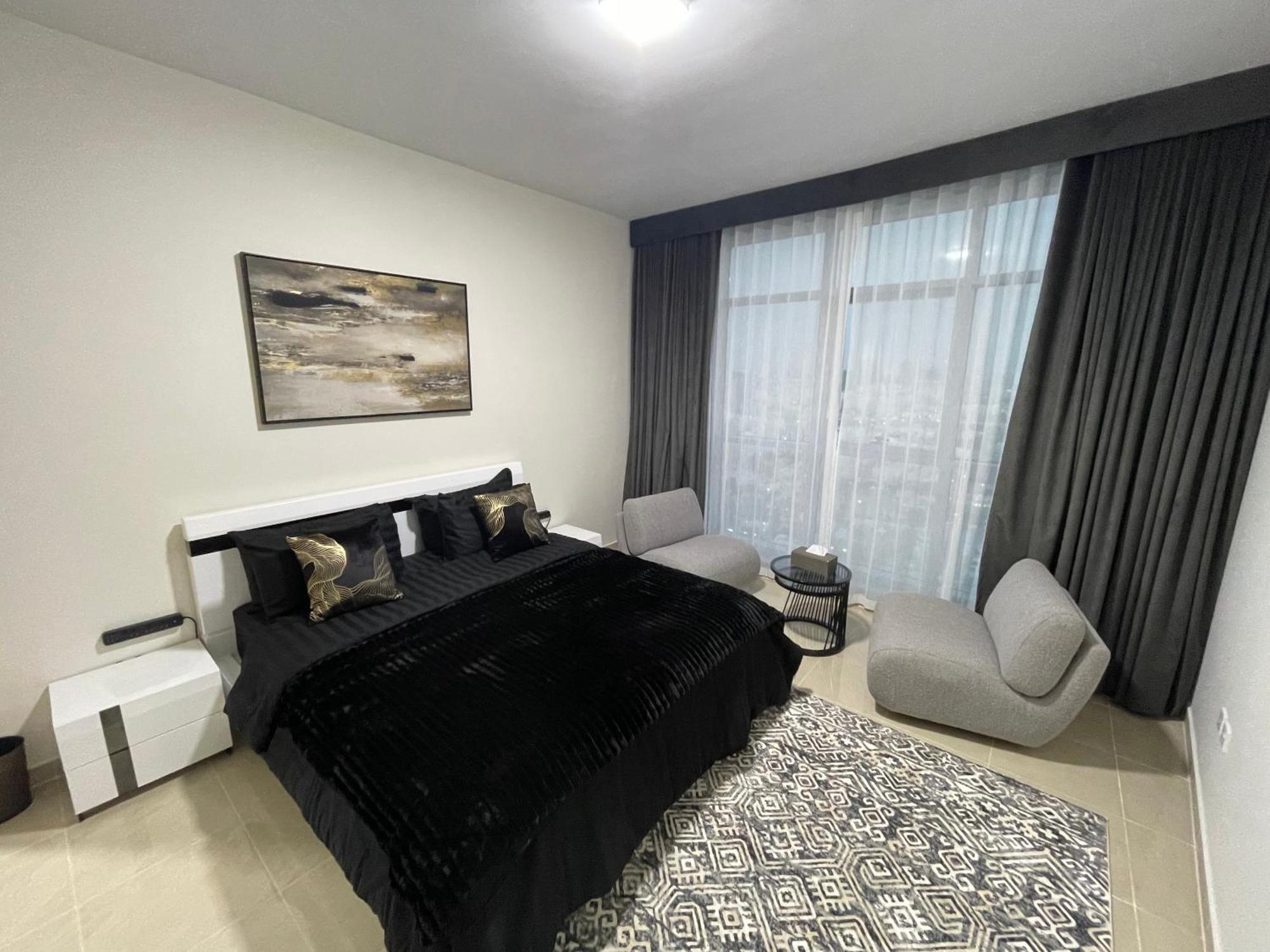 Luxury - Corniche Uae Apartment *