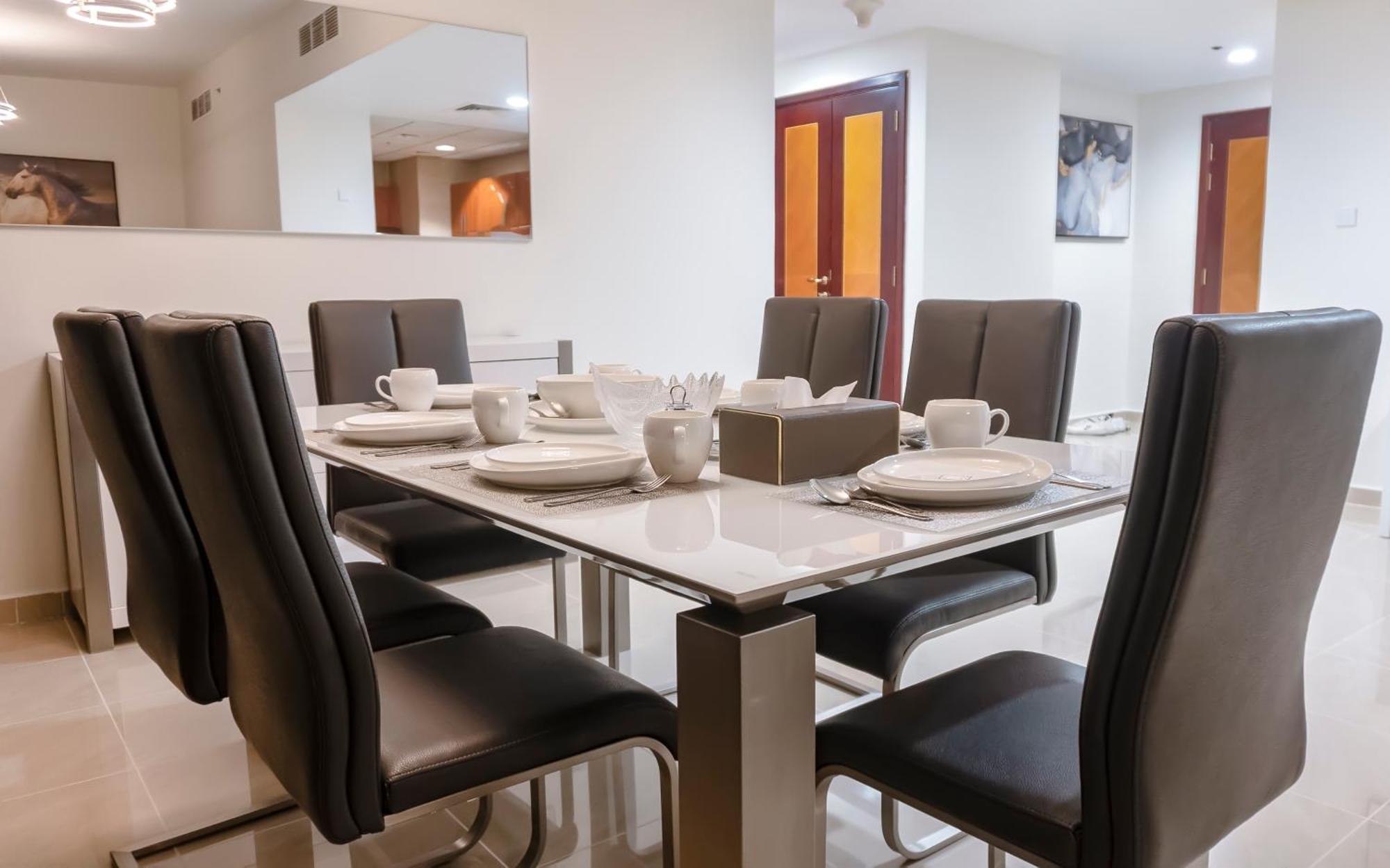 Luxury - Corniche Uae Apartment *