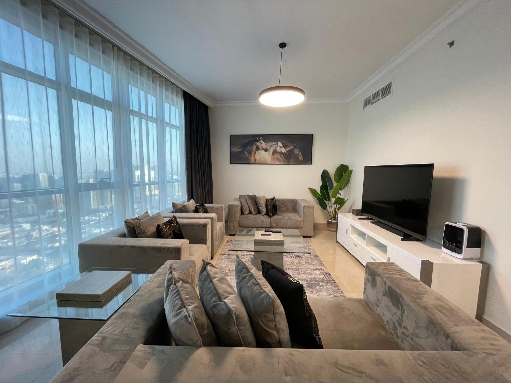 Luxury - Corniche Uae *