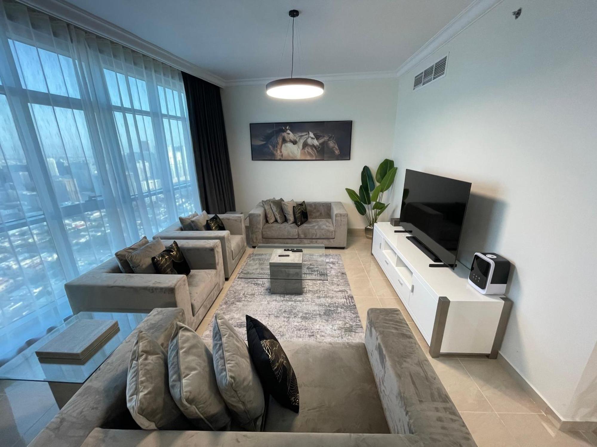 Luxury - Corniche Uae