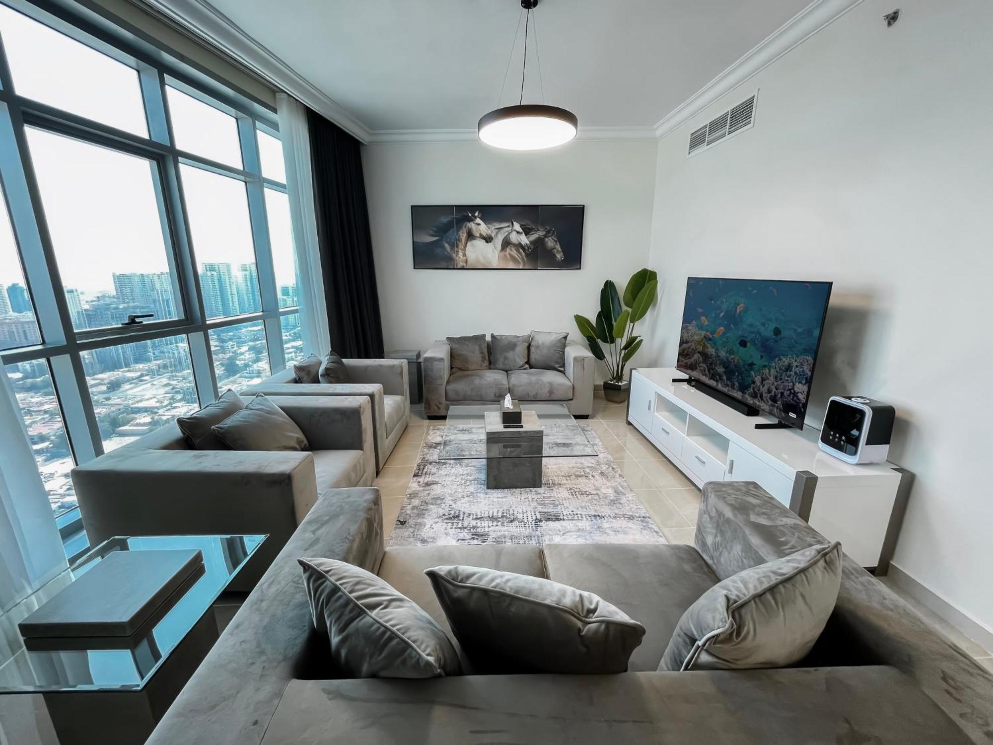 Luxury - Corniche Uae Apartment *
