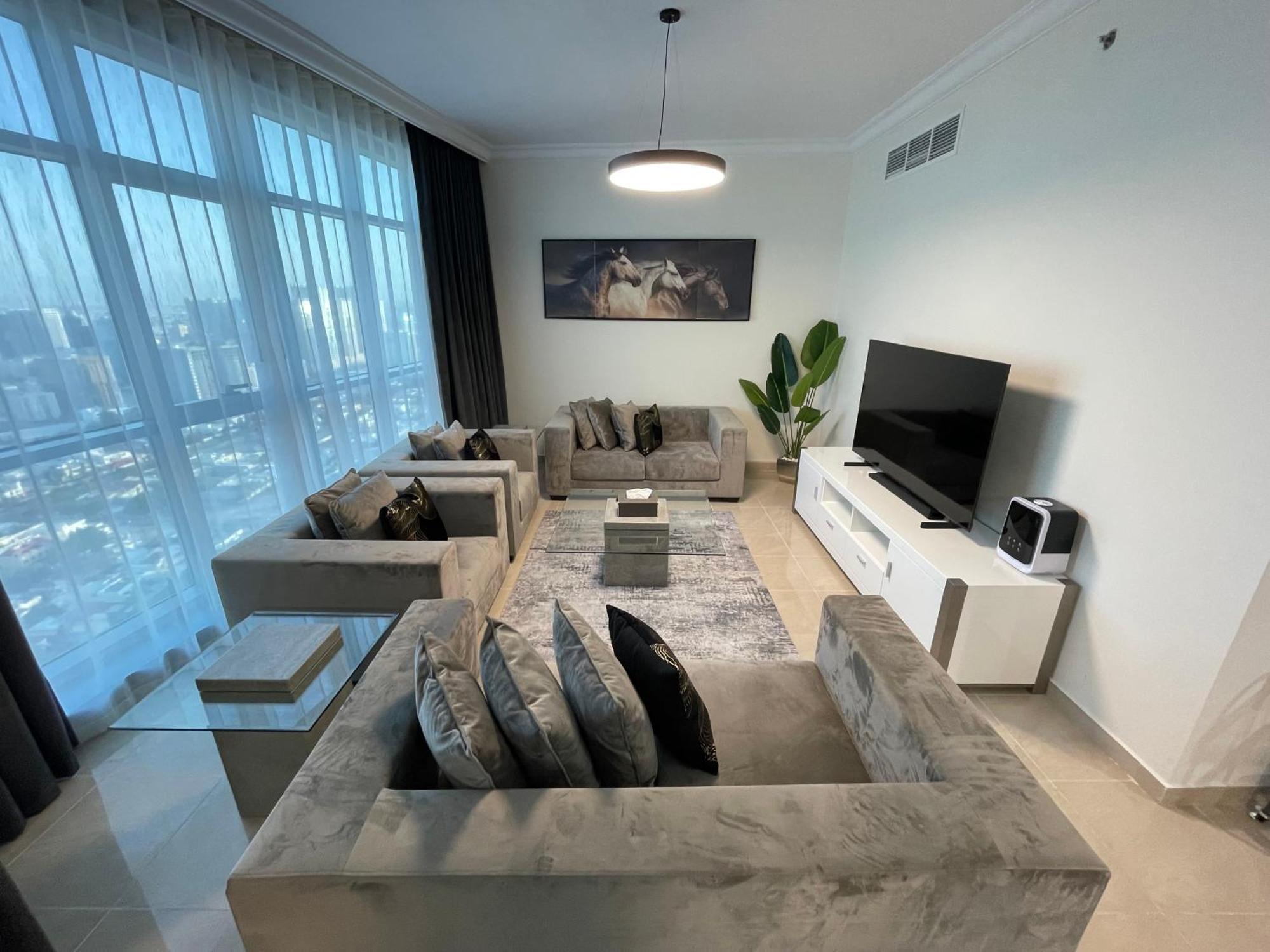 Luxury - Corniche Uae