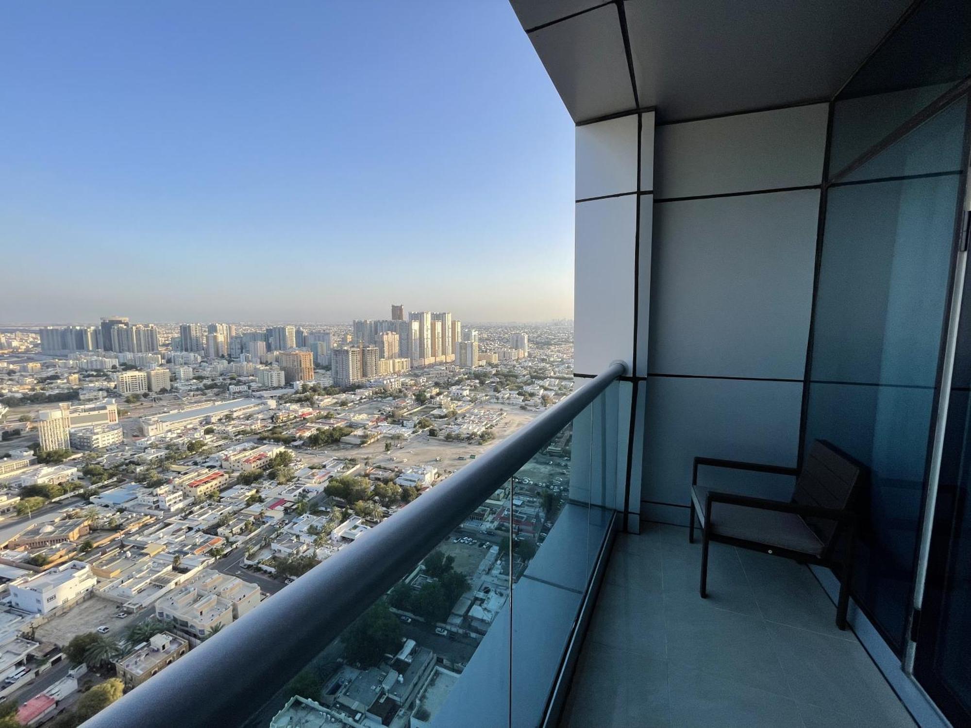 Luxury - Corniche Uae Apartment *
