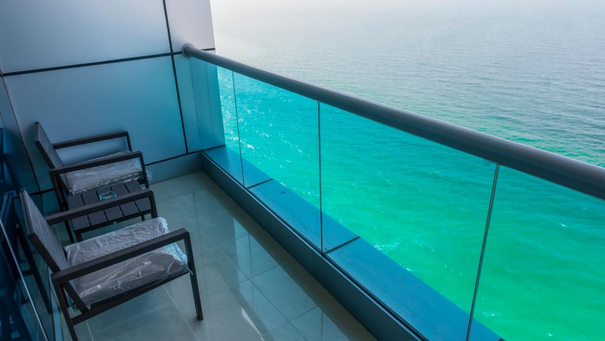 Luxury - Corniche Uae Apartment *