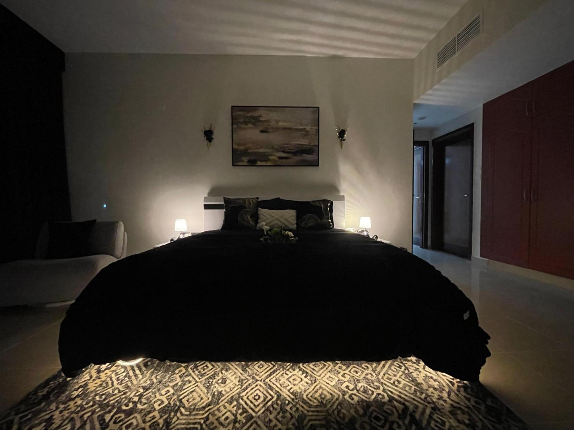 Luxury - Corniche Uae Apartment *
