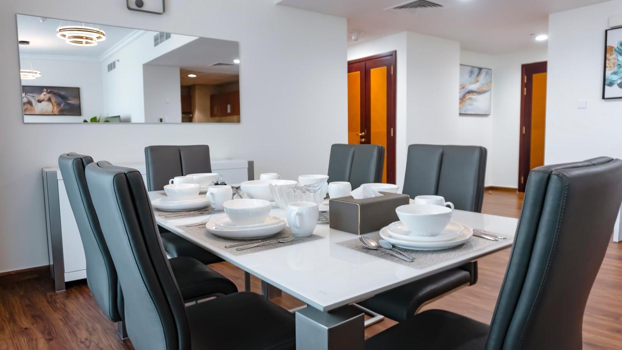 Luxury - Corniche Uae